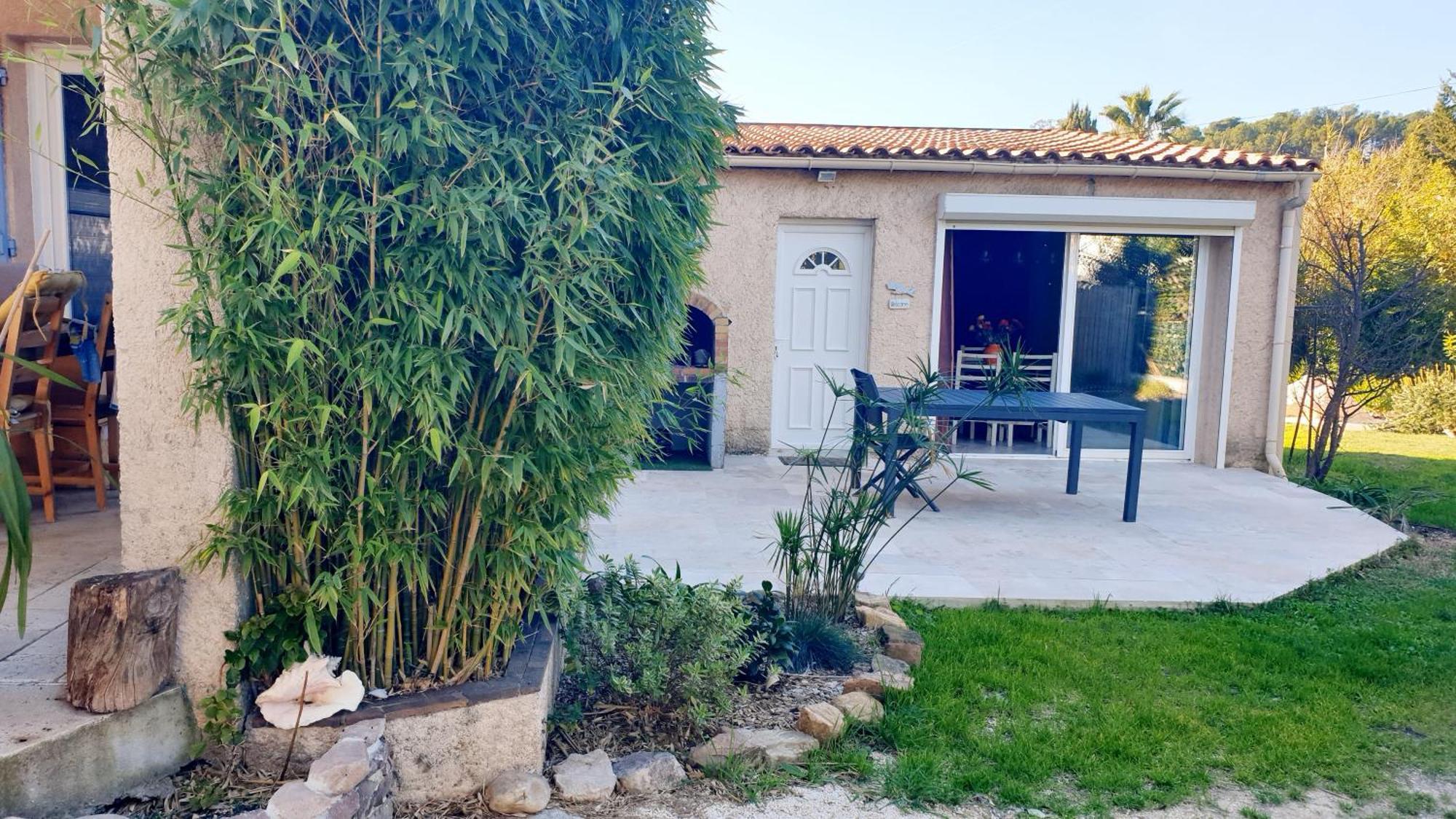 Studio 33 M2 Au Calme Proche Hyeres La Crau Zewnętrze zdjęcie