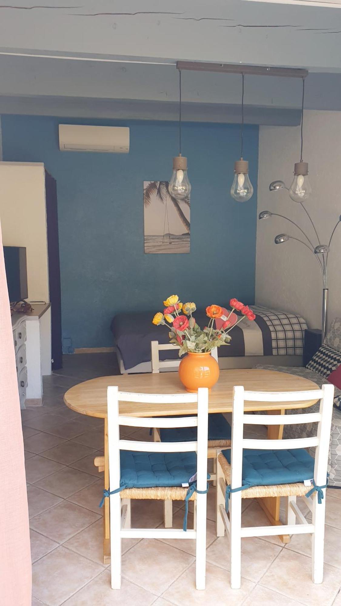 Studio 33 M2 Au Calme Proche Hyeres La Crau Zewnętrze zdjęcie
