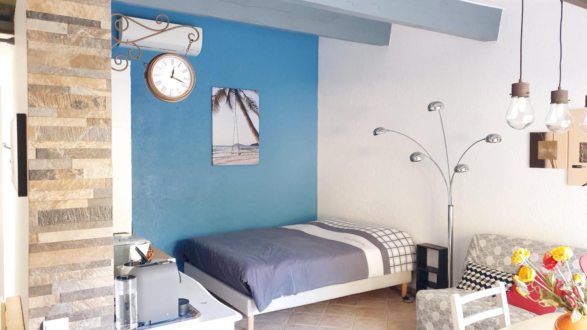 Studio 33 M2 Au Calme Proche Hyeres La Crau Zewnętrze zdjęcie